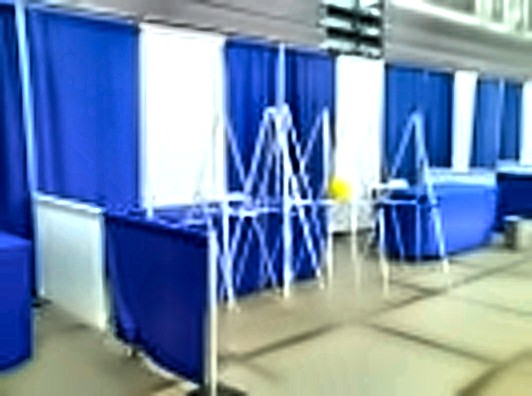 Pipe and drape trade show booths